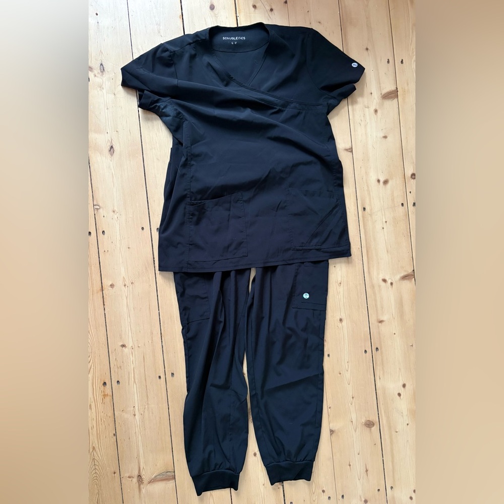 Black Scrubletics Scrub Set – Jogger Pants & V-Neck Top – Size L